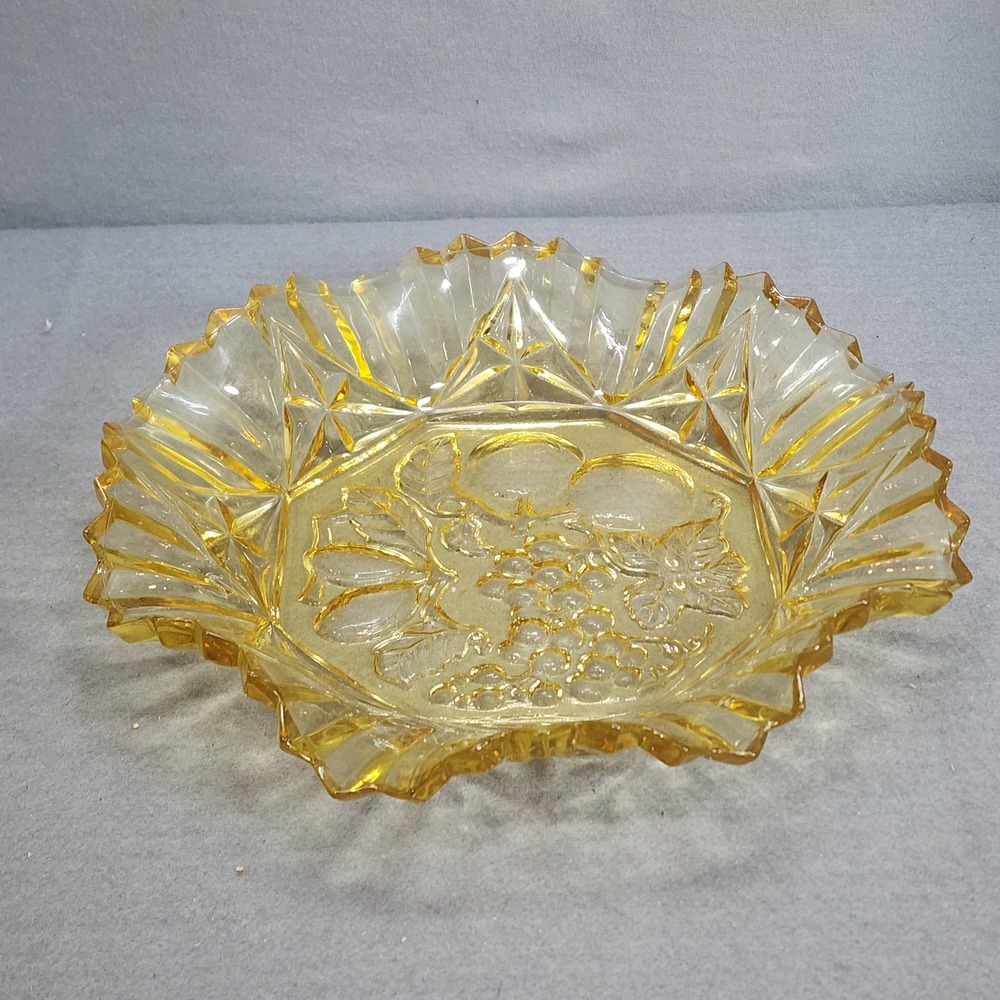 Vintage Amber‎ Glass Fruit Bowl Scalloped Starburst Embossed Grapes Yellow 9.5in